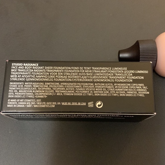 Mac Studio Radiance Face and Body Sheer Radiance Foundation - Picture 6 of 7